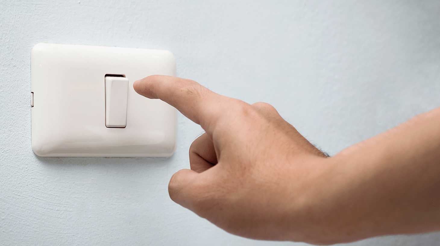 presionar interruptor de luz