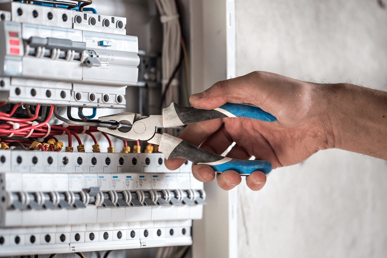 instalación de llave termomagnética